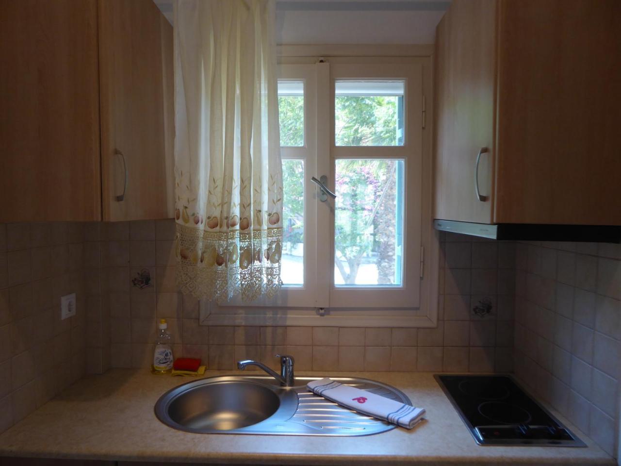 Aronis Apartment *